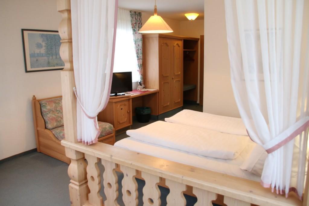 Landgasthof Hotel Bechtel Zella ภายนอก รูปภาพ